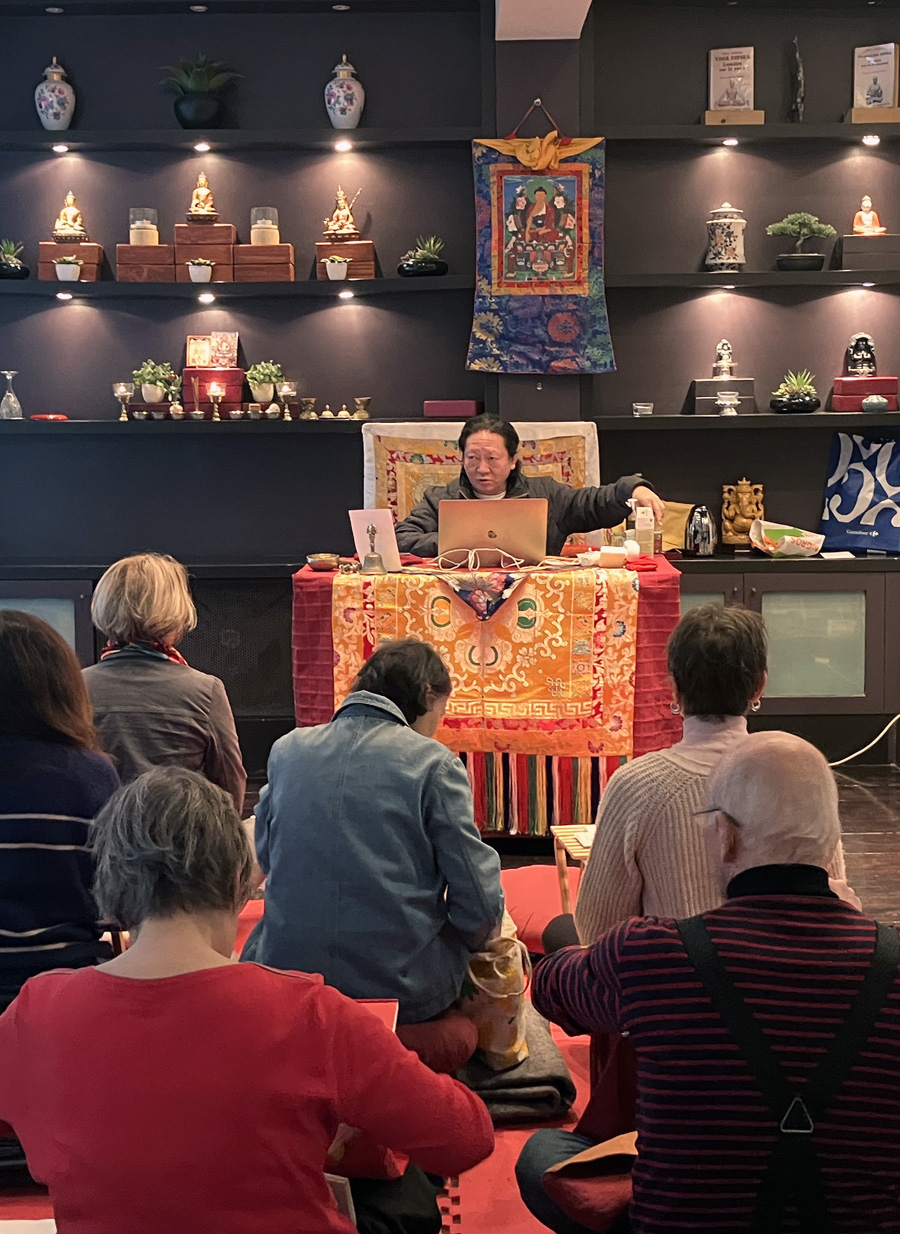 Enseignement au centre bouddhiste PTT Paris